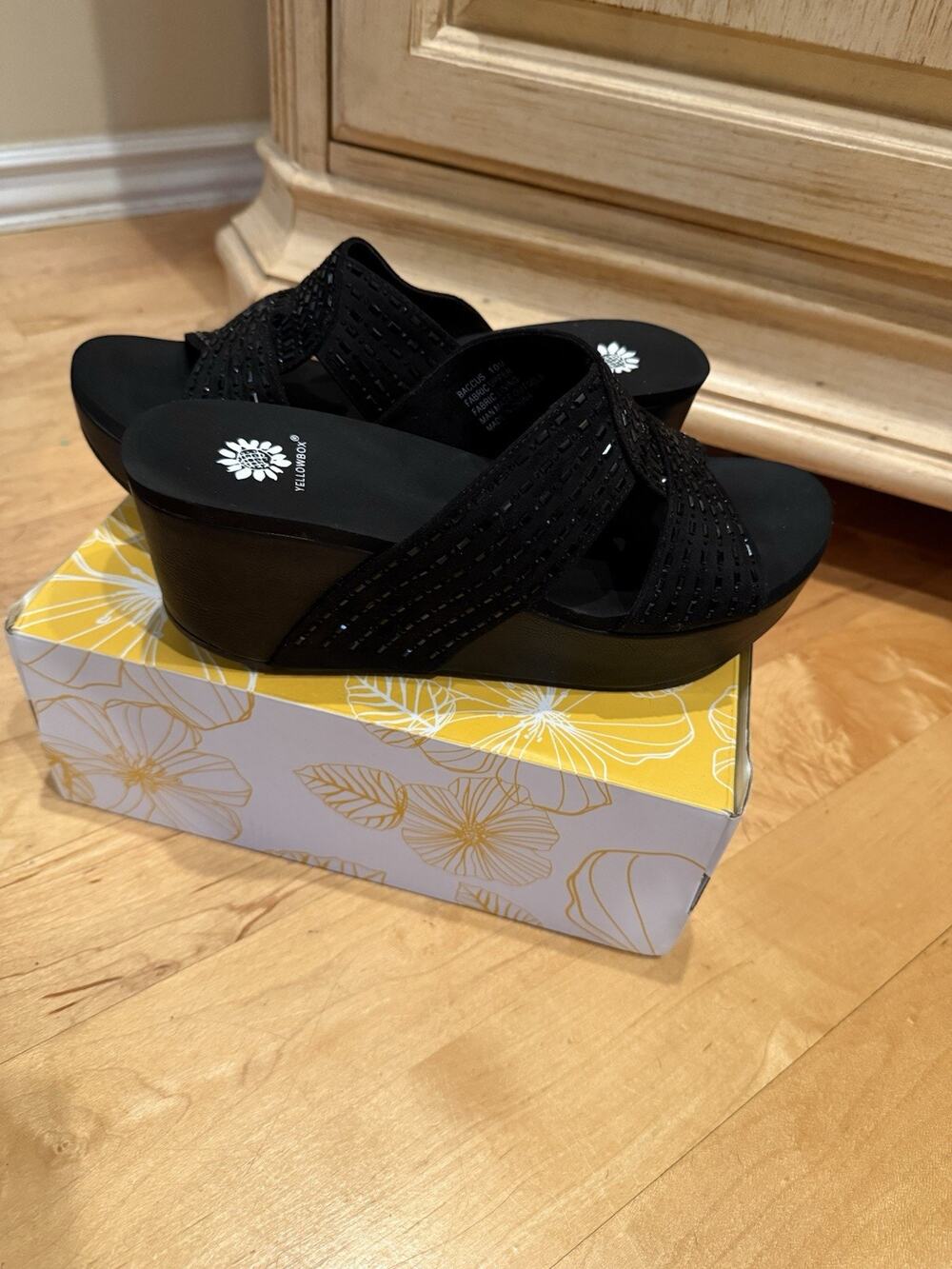 yellow box Black Wedge Sandal size 10 NIB - Picture 1 of 4